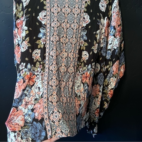 Boot  Barn Angie kimono Size:M Color:Black/ blush floral print NWT - Picture 6 of 8